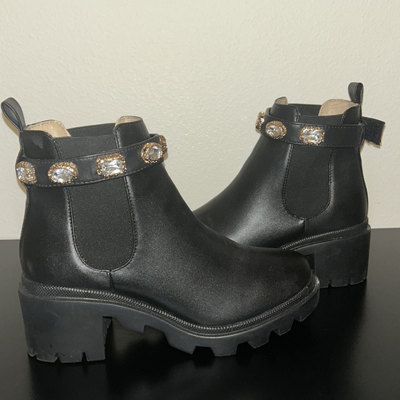 Steve Madden Shoes - Steve Madden Amulet Chelsea Boots